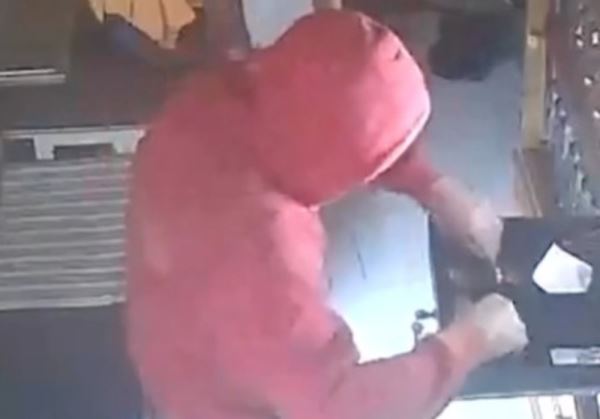 La Guardia Civil detiene al autor de cinco robos en bares de Albox.