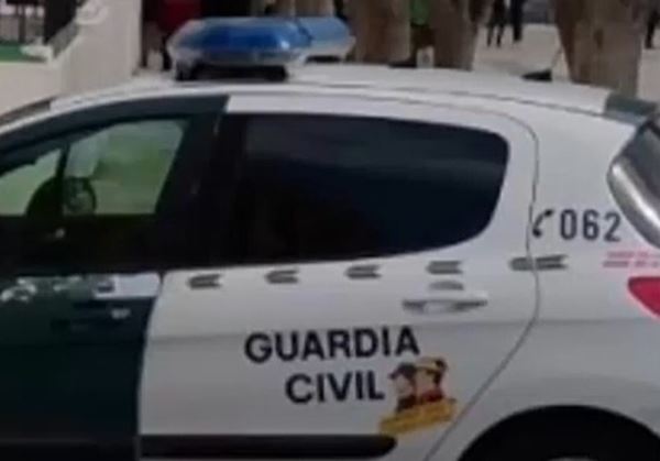 Dos hombres han resultado afectados en el incendio de un asentamiento chabolista  en Níjar (Almería)