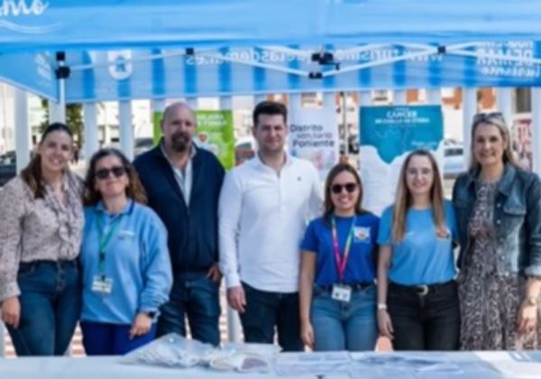 Distrito Sanitario Poniente ha organizado una jornada de salud dirigida a la población, celebrada en el Mercadillo Semanal de Roquetas de Mar.