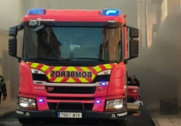 Incendio en un edificio de La Gangosa (Vícar) obliga al desalojo sin heridos