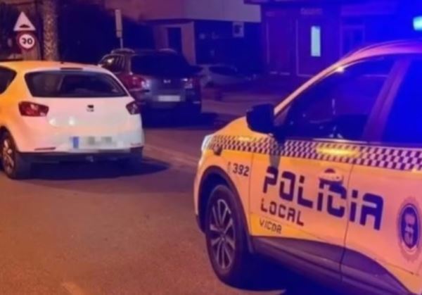 Vehículo robado en La Gangosa: el conductor huye a pie al ser identificado