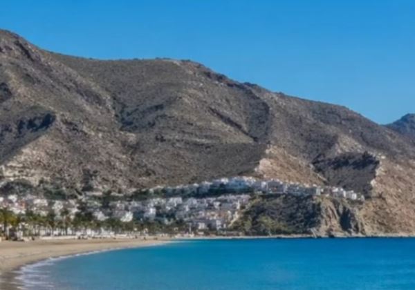 Condenado por agredir sexualmente a una mujer dormida en el Paseo Marítimo de Almería