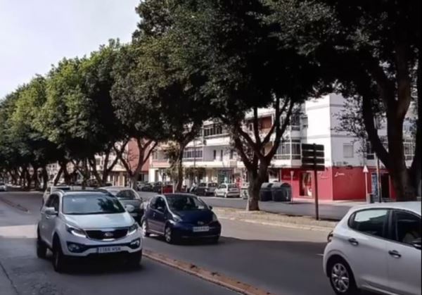 Una grúa provoca un accidente múltiple en Almería y el conductor se da a la fuga