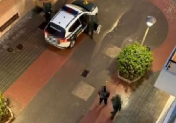 Gran operativo de la Guardia Civil en Adra sorprende a los vecinos al amanecer
