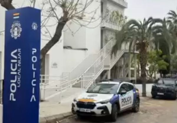 Detenido en Níjar tras intentar robar un patinete: tenía orden de búsqueda
