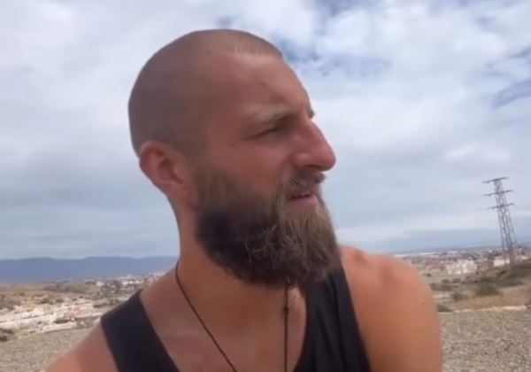 Un influencer de EE. UU. prolonga su estancia en Almería tras enamorarse de la provincia