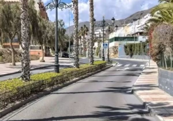 Fallece un motorista de 20 años en Aguadulce tras una caída de madrugada