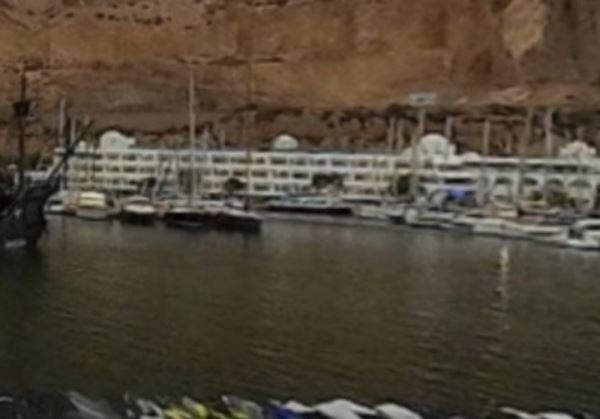 Un trabajador ha resultado herido grave tras reventar un neumático y golpearle en la cabeza en el puerto deportivo de Aguadulce, en Roquetas de Mar.