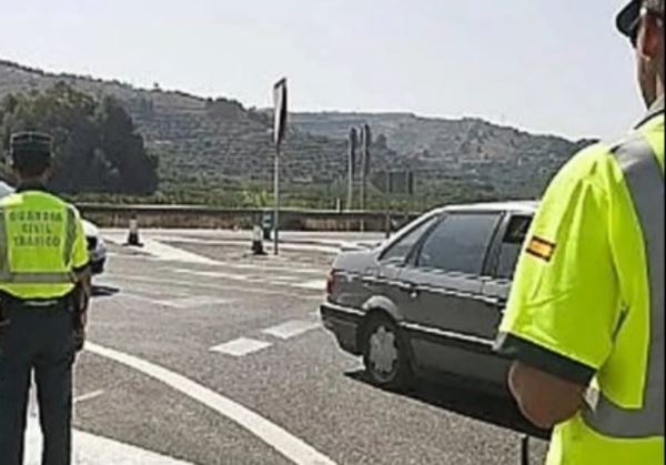 Un conductor borracho libera a su perro peligroso para que muerda a un Guardia Civil en un control en la A-92
