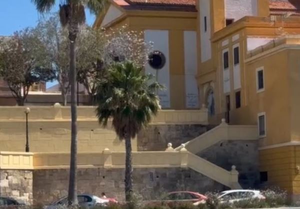 Un hombre ha fallecido esta madrugada tras precipitarse desde un muro