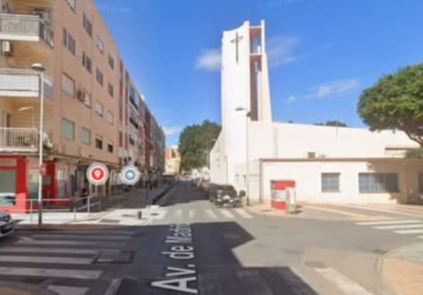 Dos mujeres resultaron heridas la pasada madrugada tras una colisión entre dos turismos