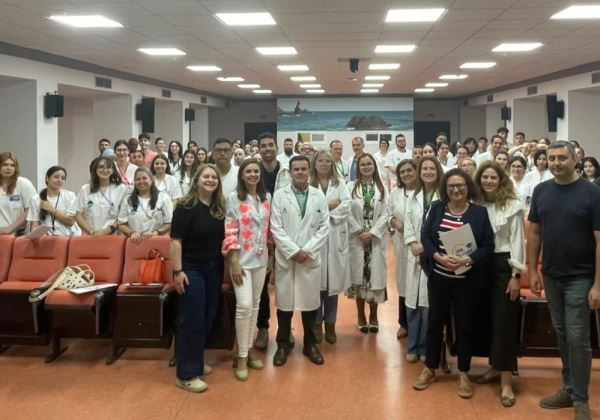 El Hospital Universitario Torrecárdenas ha celebrado el acto de acogida oficial para los 65 estudiantes de primer curso de Ciclos Formativos de Grado Superior en la modalidad de Formación Profesional Dual