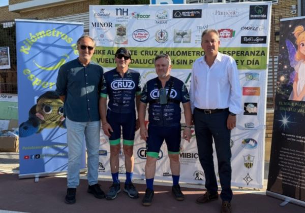 El CEIP Goya recibió a los ciclistas del reto solidario ‘Kilómetros de Esperanza’ para visibilizar el tumor cerebral pediátrico