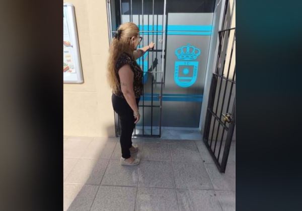 La Concejalía de Mayores del Ayuntamiento de La Mojonera ha mejorado el acceso al Club de la Tercera Edad con la instalación de nuevas puertas automáticas