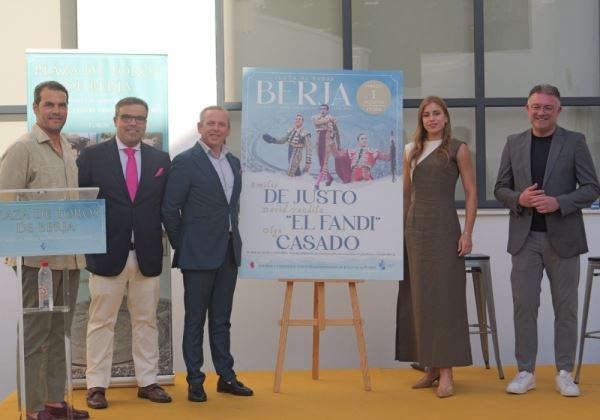El patio del Molino del Perrillo acogió en la tarde de ayer la presentación oficial del cartel taurino de la Feria de Berja 2026