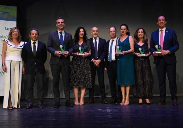 El Ayuntamiento de Almería ha recibido este viernes un reconocimiento de Tecnova por la colaboración mantenida con el centro tecnológico a lo largo de sus 25 años de trayectoria