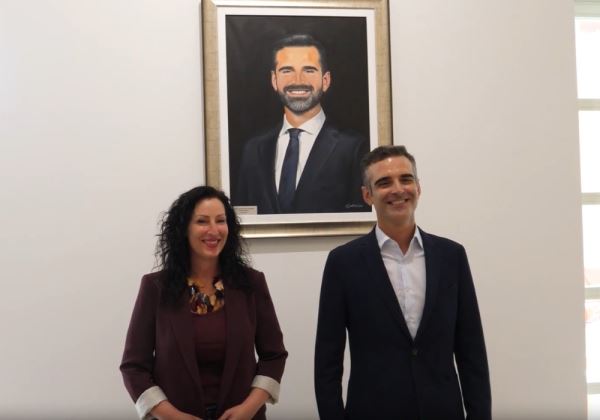 El Ayuntamiento de Almería ha incorporado el retrato de Ramón Fernández-Pacheco Monterreal, alcalde de la ciudad entre los años 2015 y 2022, a la Galería de Alcaldes y Alcaldesas