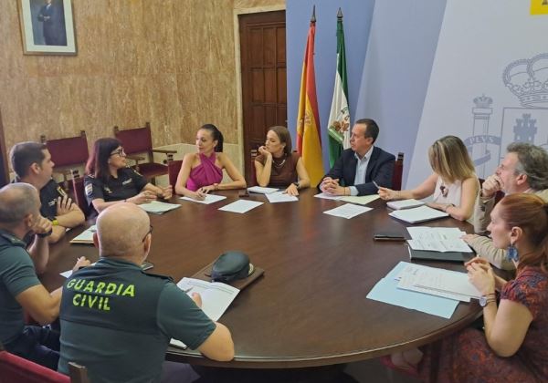 La Subdelegación del Gobierno en Almería ha acogido la reunión de la comisión provincial del Plan Director para la convivencia y mejora de la seguridad en centros educativos y sus entornos