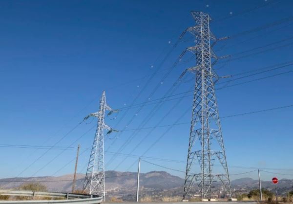 Muere una persona electrocutada en una torreta de alta tensión entre Almería y Viator