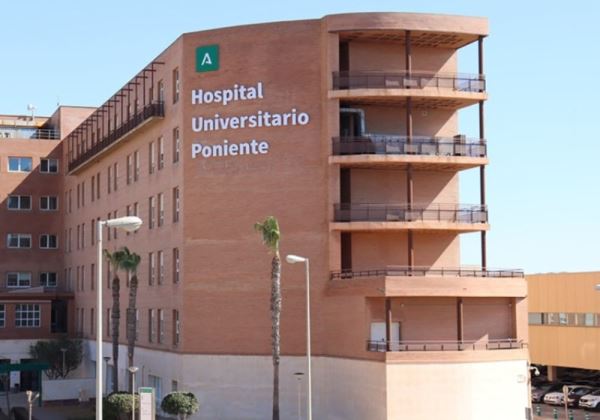 Cuatro personas han resultado heridas en un accidente de tráfico registrado esta madrugada en la localidad almeriense de Roquetas de Mar