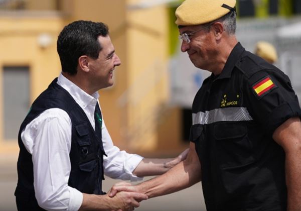 Juanma Moreno anuncia la estabilización del incendio de Los Gallardos y el regreso de los vecinos desalojados
