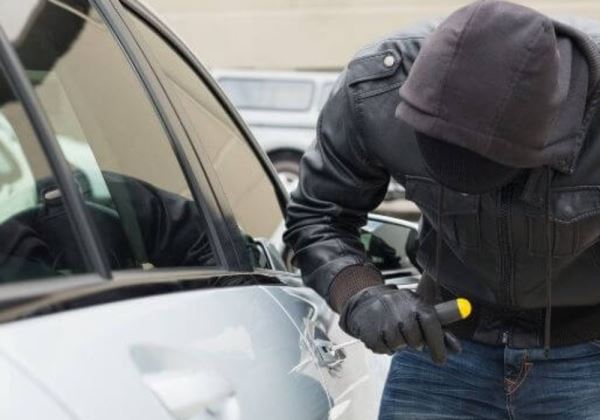 DETENIDO EN ALMERÍA EL PRESUNTO AUTOR DE VARIOS ROBOS EN EL INTERIOR DE VEHÍCULOS EN EL  QUEMADERO
